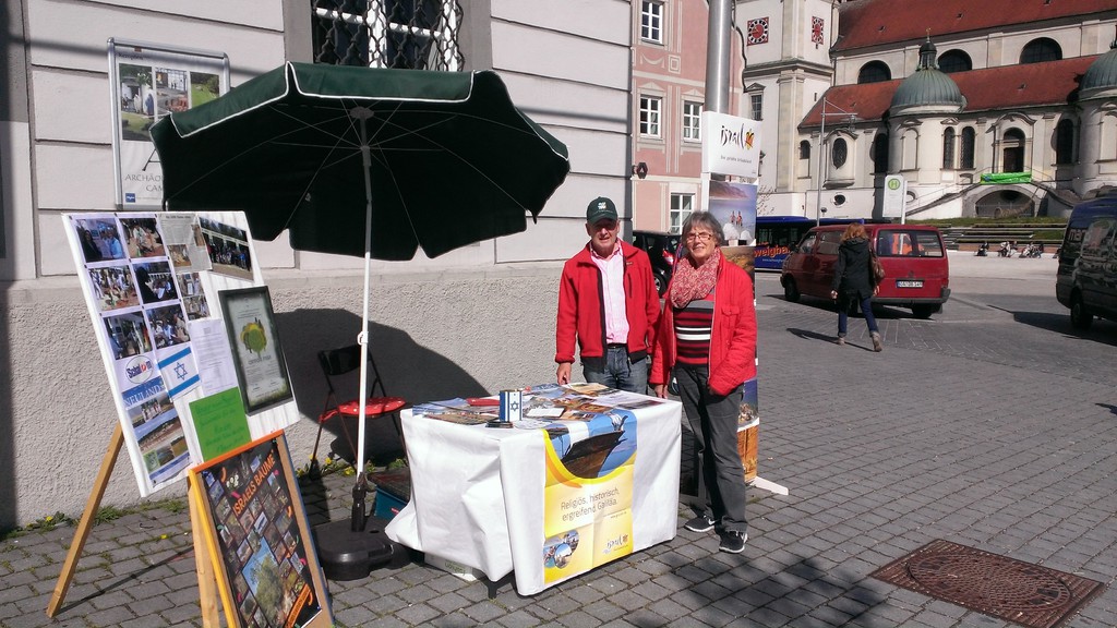 Allgaeuer Israelfreunde 11 Mai 2014 Infostand von Erika und Ernst Mayer in Kempten 30496575